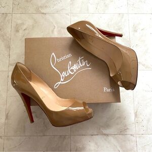 Christian Louboutin New Very Prive 120 Nude Patent Leather Peep Toe Heels 9.5